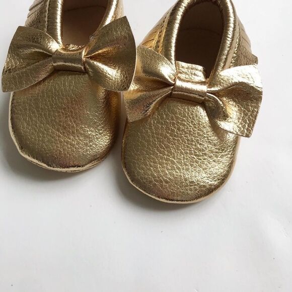Faux pebble leather gold moccasins EUC size 4 - Picture 2 of 4